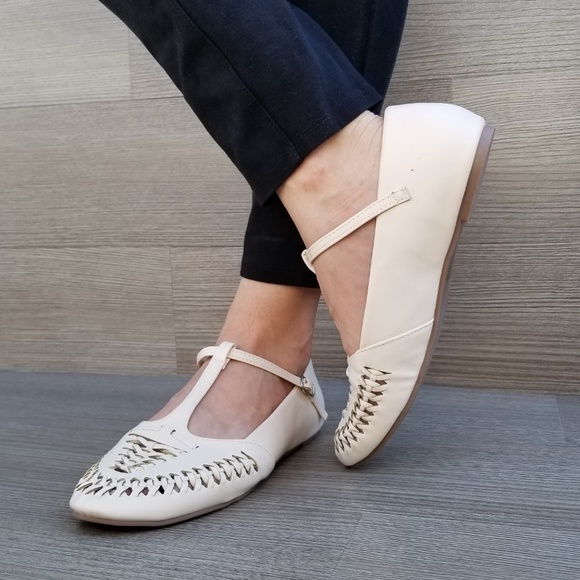 Nude Cut Out Ballerina Spring Flats - Picture 2 of 8